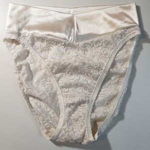 Ladies Wonderbra underwear